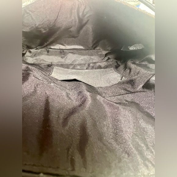 Viral Black and White Beaded Bag with Swan Charm! - Picture 6 of 12